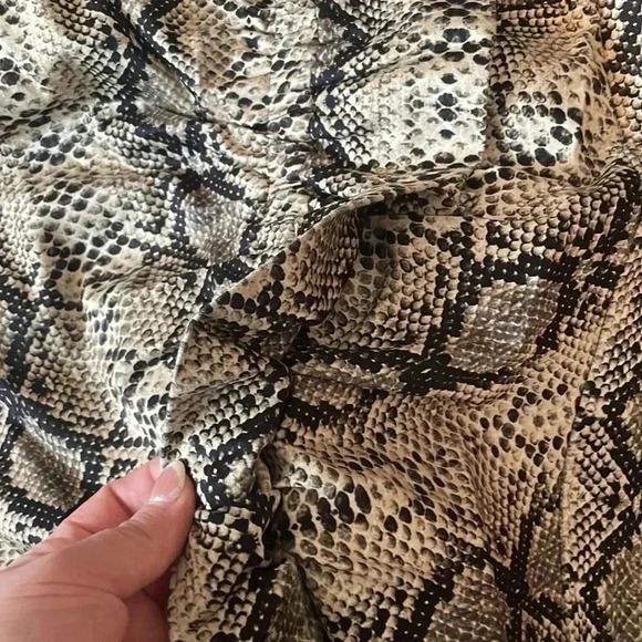 Zara NWOT reptile print mini skirt - Picture 3 of 5